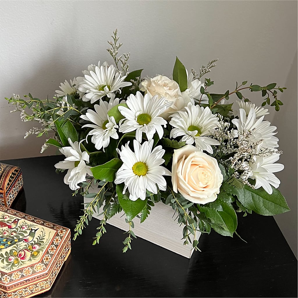 Fresh Linen Box Bouquet –  Walnut Creek Florist, Walnut Creek CA